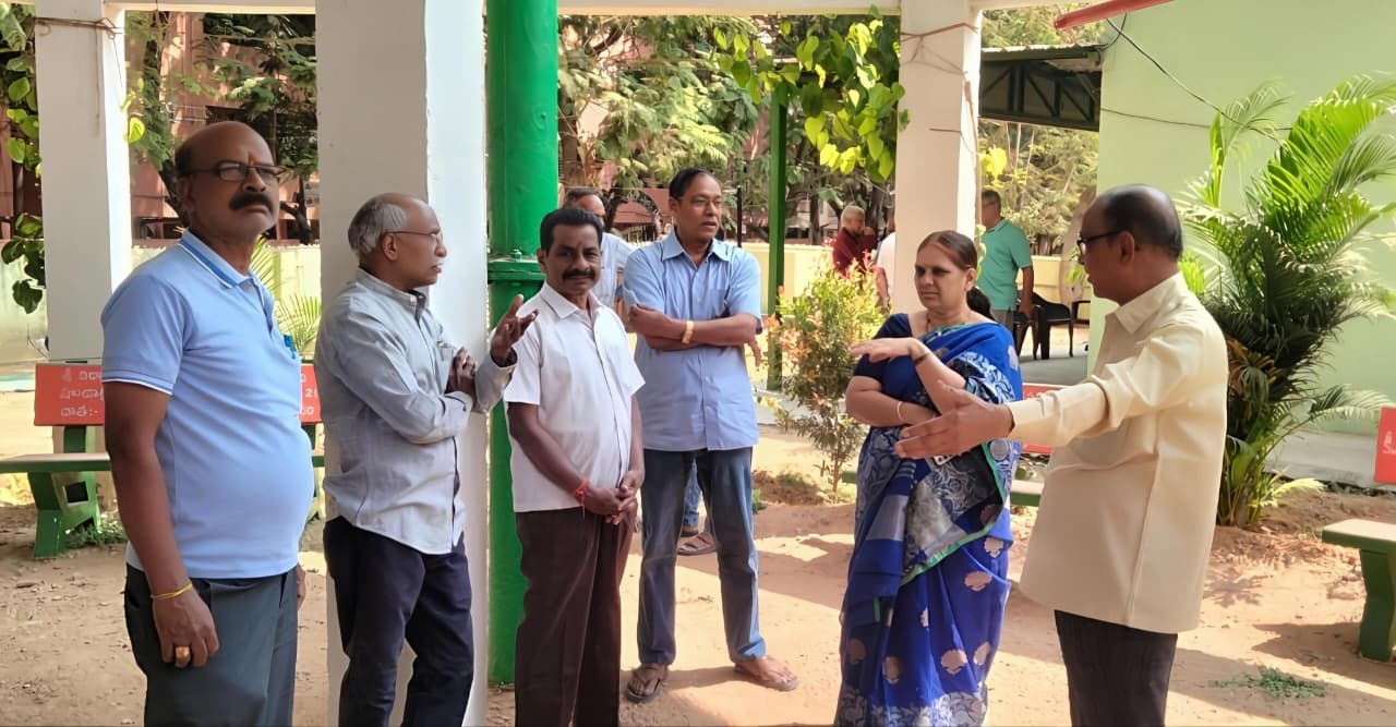 5  The Project officer V Nagamalliswari Garu visited Senior Citizens Office for a Special meeting for formation of Aasara committee .jpeg